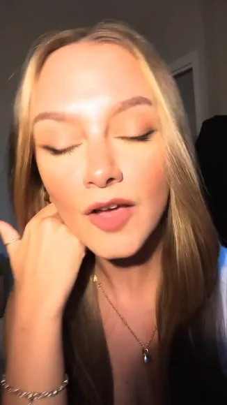 Amy_qg Low Cut Top Tease OnlyFans Video Leaked