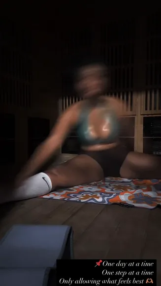 Angelasimmons Green Sports Bra Tease OnlyFans Video Leaked