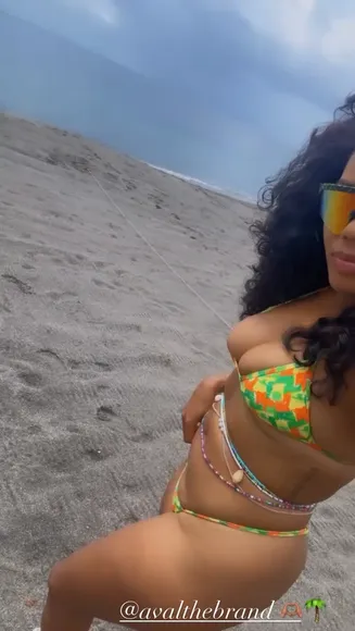 Angelasimmons Bikini Top Tease OnlyFans Video Leaked