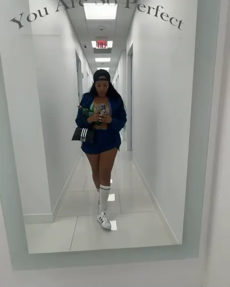 Angelasimmons Shorts And Sneakers Pose OnlyFans Video Leaked