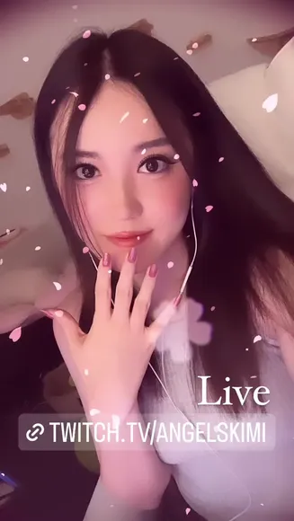 Angelsmimi Smiling With Earphones On OnlyFans Video Leaked