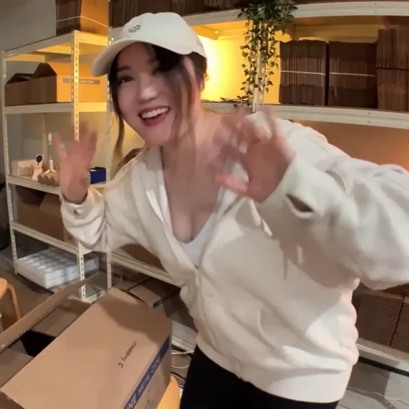 Angelsmimi Hoodie With Deep V OnlyFans Video Leaked
