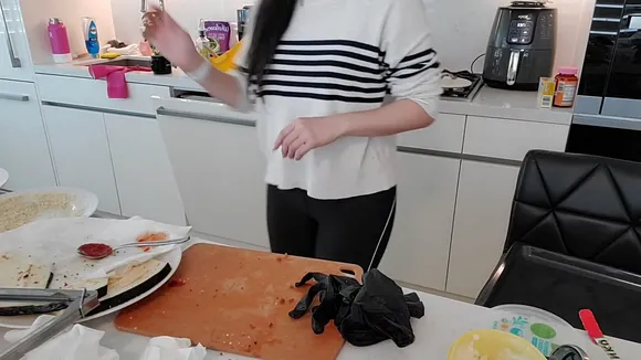 Angelsmimi Kitchen Prep In Leggings OnlyFans Video Leaked