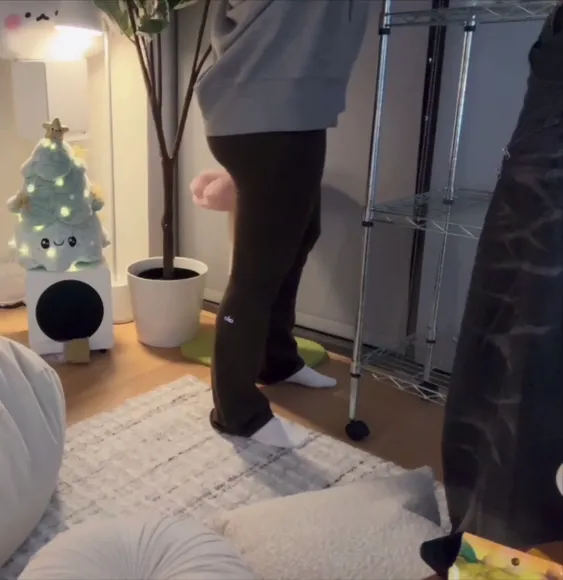 Angelsmimi Legs In Tight Pants OnlyFans Video Leaked