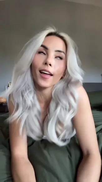 Annaakana Bedroom Hair Flip Tease OnlyFans Video Leaked