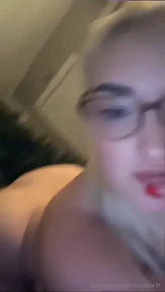 Annafaith Topless Glasses Tease OnlyFans Video Leaked
