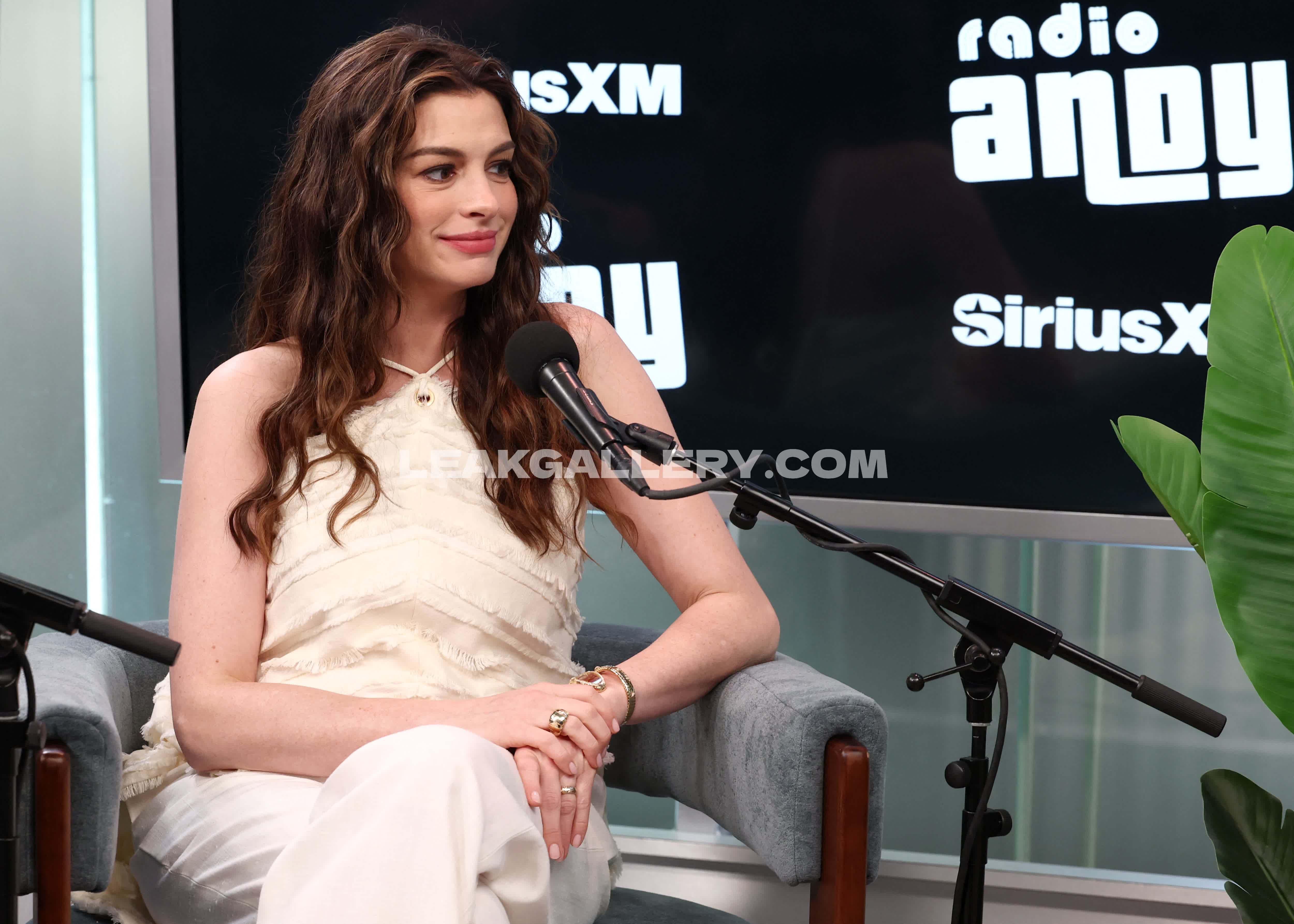 Annehathaway Exclusive Leaked Nude OnlyFans #13167216