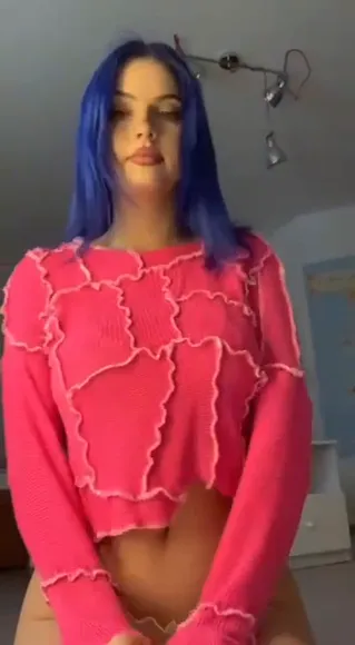 Annfigma Pink Crop Top Tease OnlyFans Video Leaked