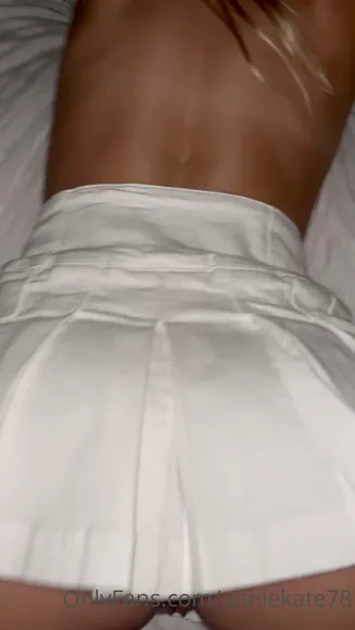 Anniekknight White Skirt Ass Play OnlyFans Video Leaked
