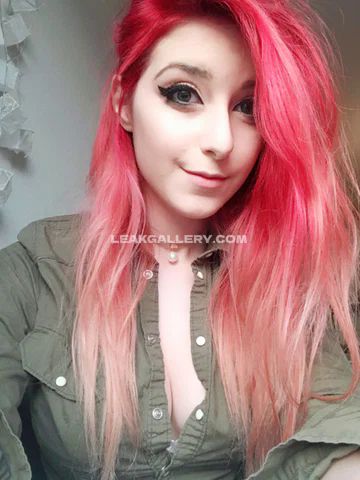 Annitheduck Unbuttoned Shirt Tease OnlyFans Photo Leaked