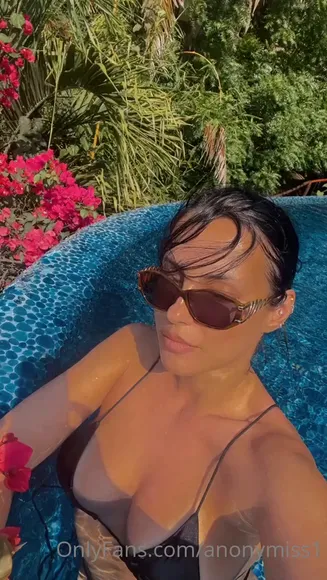 Anonymiss1 Bikini Pool Selfie OnlyFans Video Leaked