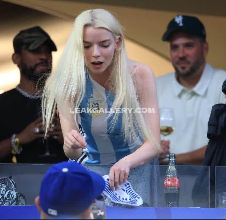 Anyataylorjoy Exclusive Leaked Nude OnlyFans #12782264
