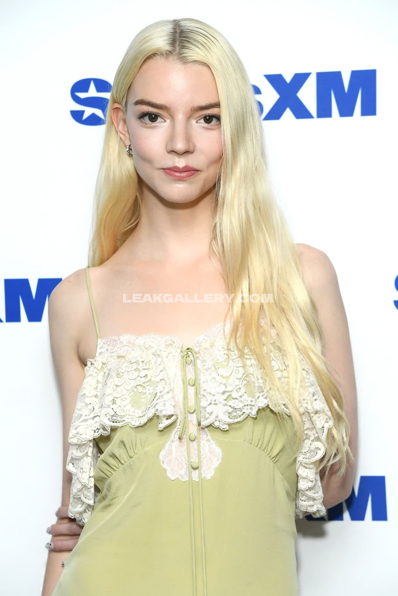 Anyataylorjoy Exclusive Leaked Nude OnlyFans #13138408