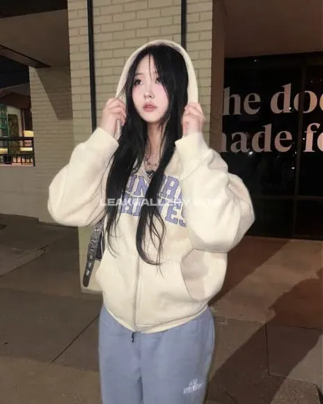 Apeachy777 Hoodie And Sweatpants Street OnlyFans Photo Leaked