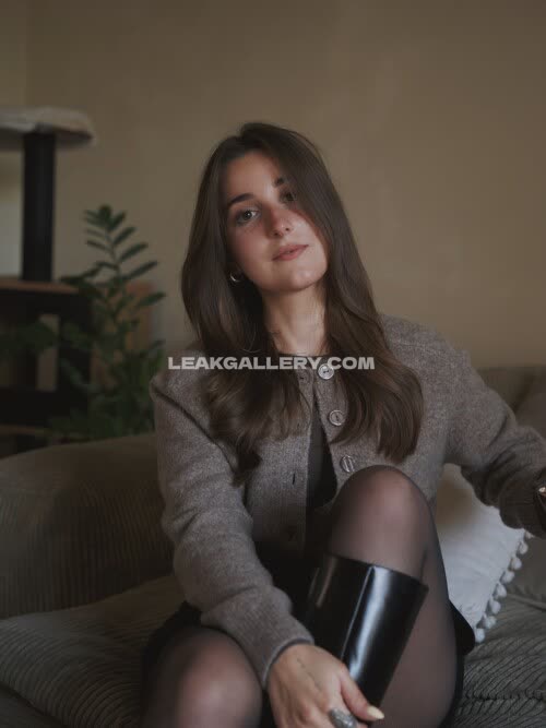 Apollinegrmz / apolline_guer Exclusive Leaked Nude OnlyFans #12347203