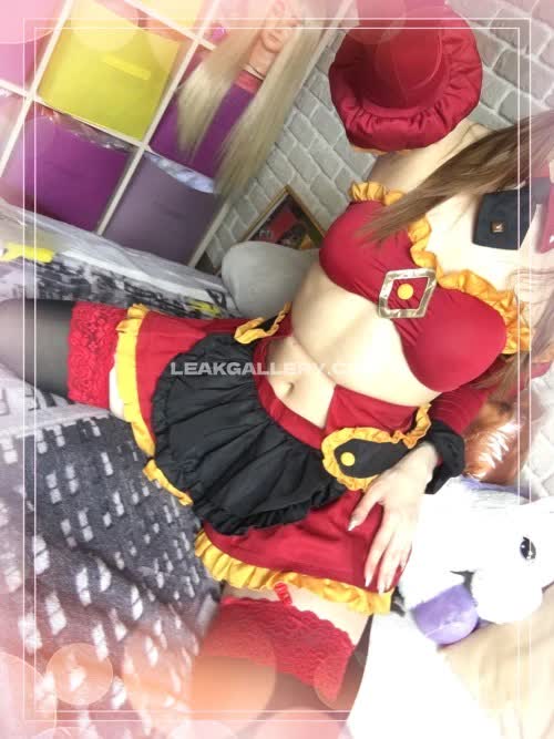 Ariadna_lobe Red And Black Costume OnlyFans Photo Leaked