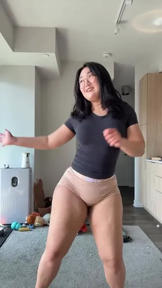 Aroomikim Leopard Thong Pose OnlyFans Video Leaked
