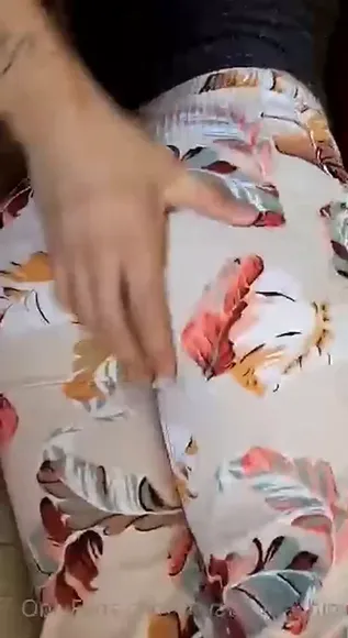 Aryathemachine Floral Pants Ass Rub OnlyFans Video Leaked