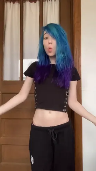 Ashleighmoney13 Bare Midriff Tease OnlyFans Video Leaked