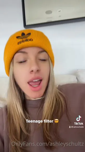 Ashley Yellow Beanie Selfie OnlyFans Video Leaked