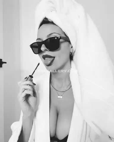 Ashley Towel Wrapped Boobs Tease OnlyFans Photo Leaked