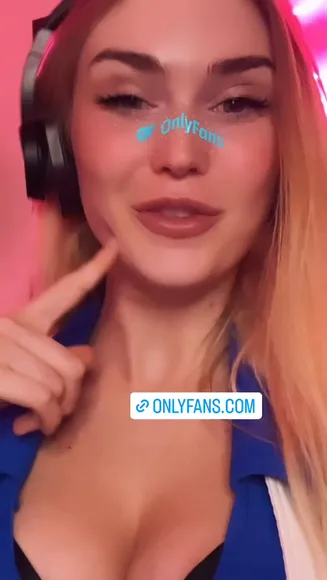 Ashtonbirdie Deep V Blue Top OnlyFans Video Leaked