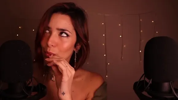 Asmrglow Lollipop Tease With Microphones OnlyFans Video Leaked