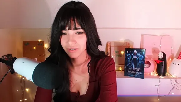 Asmrglow Deep V Neck Tease OnlyFans Video Leaked