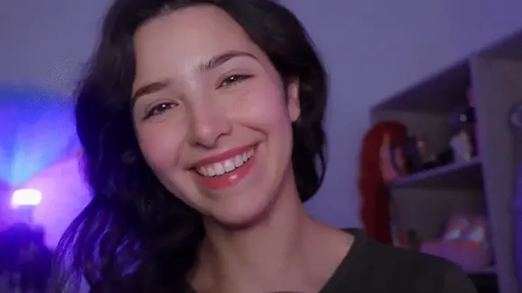 Asmrglow Smiling Close Up Shot OnlyFans Video Leaked