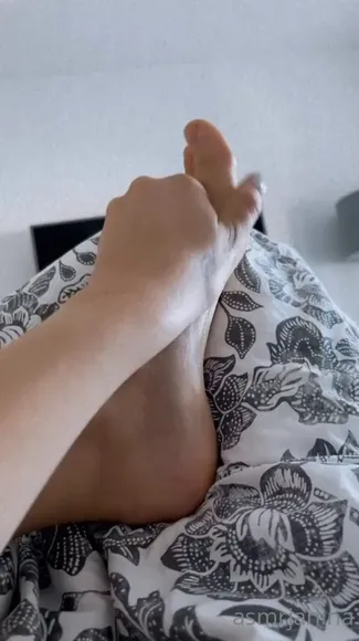 Asmr Janina Foot Rub Tease OnlyFans Video Leaked