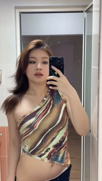 Asmrlin One Shoulder Crop Top OnlyFans Video Leaked