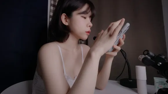 Asmryeonchu Lace Trim Top Tease OnlyFans Video Leaked