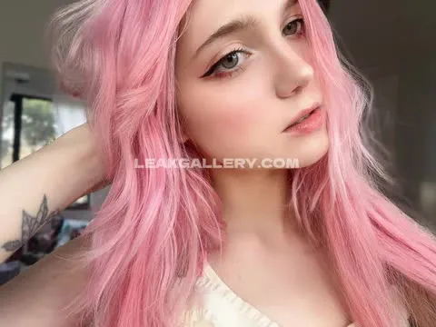 Astasiangel Pink Hair Selfie Tease OnlyFans Photo Leaked