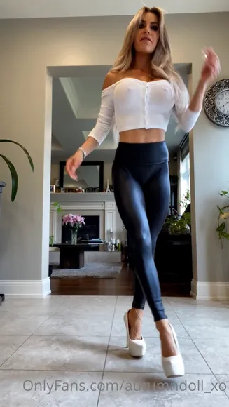 Autumndoll_videos Tight Leather Leggings Strut OnlyFans Video Leaked