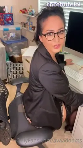 Avaaddams Plaid Skirt Tease OnlyFans Video Leaked