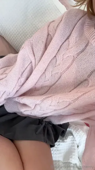 Avacherrry Pink Sweater Thigh Tease OnlyFans Video Leaked