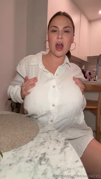 Avanicks Unbuttoned Shirt Tit Display OnlyFans Video Leaked