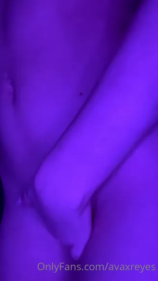 Avaxreyes Hand On Her Pussy OnlyFans Video Leaked