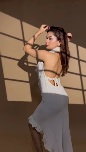 Avneetkaur_13 Backless Dress Tease OnlyFans Video Leaked