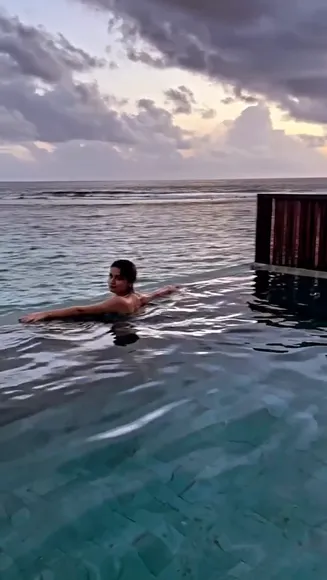 Avneetkaur_13 Bikini Pool Pose OnlyFans Video Leaked