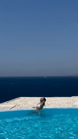 Avneetkaur_13 Bikini Pool Float OnlyFans Video Leaked