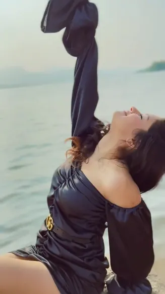 Avneetkaur_13 Off Shoulder Dress Pose OnlyFans Video Leaked