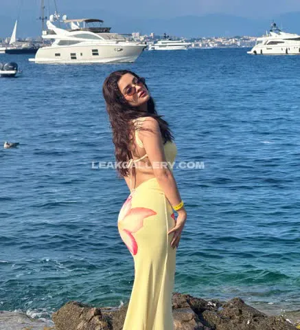 avneetkaur_13