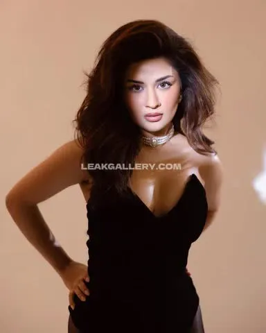 Avneetkaur_13 Deep V-Neck Dress Pose OnlyFans Photo Leaked