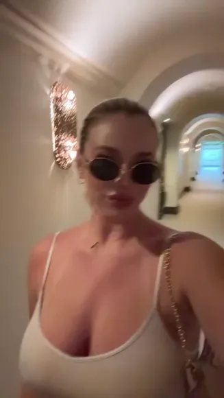 Awesomeantjay Low Cut Top Tease OnlyFans Video Leaked