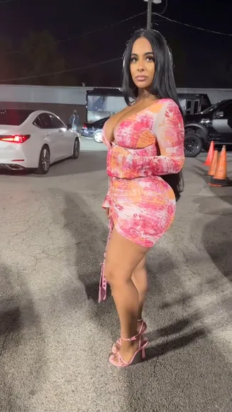 Ayishadiaz Pink Tie-Dye Dress Pose OnlyFans Video Leaked
