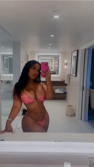 Ayishadiaz Pink Lace Bra Tease OnlyFans Video Leaked