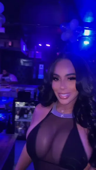 Ayishadiaz Deep V Bodysuit Tease OnlyFans Video Leaked