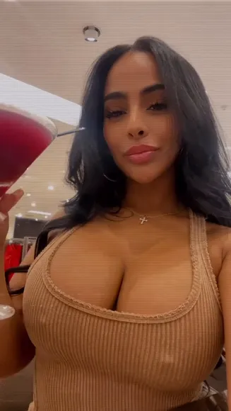 Ayishadiaz Deep Cleavage Display OnlyFans Video Leaked