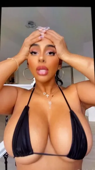 Ayishadiaz Black Bikini Top Tease OnlyFans Video Leaked